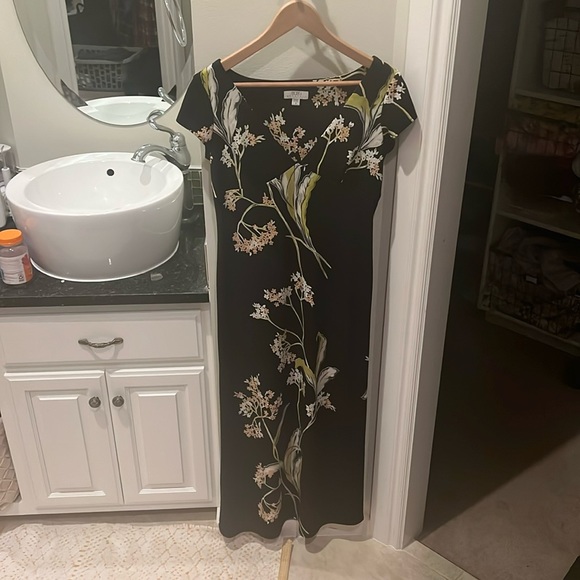 Bcbg Macarena dress, worn once & bought in the 2000s V neck cut, 100% polyester. - Picture 1 of 4